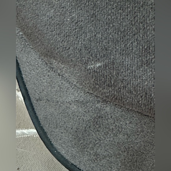 Beautiful Aldo Grey Suede Platform Heels with Gold Metal Accents, Size 9 - Picture 14 of 15